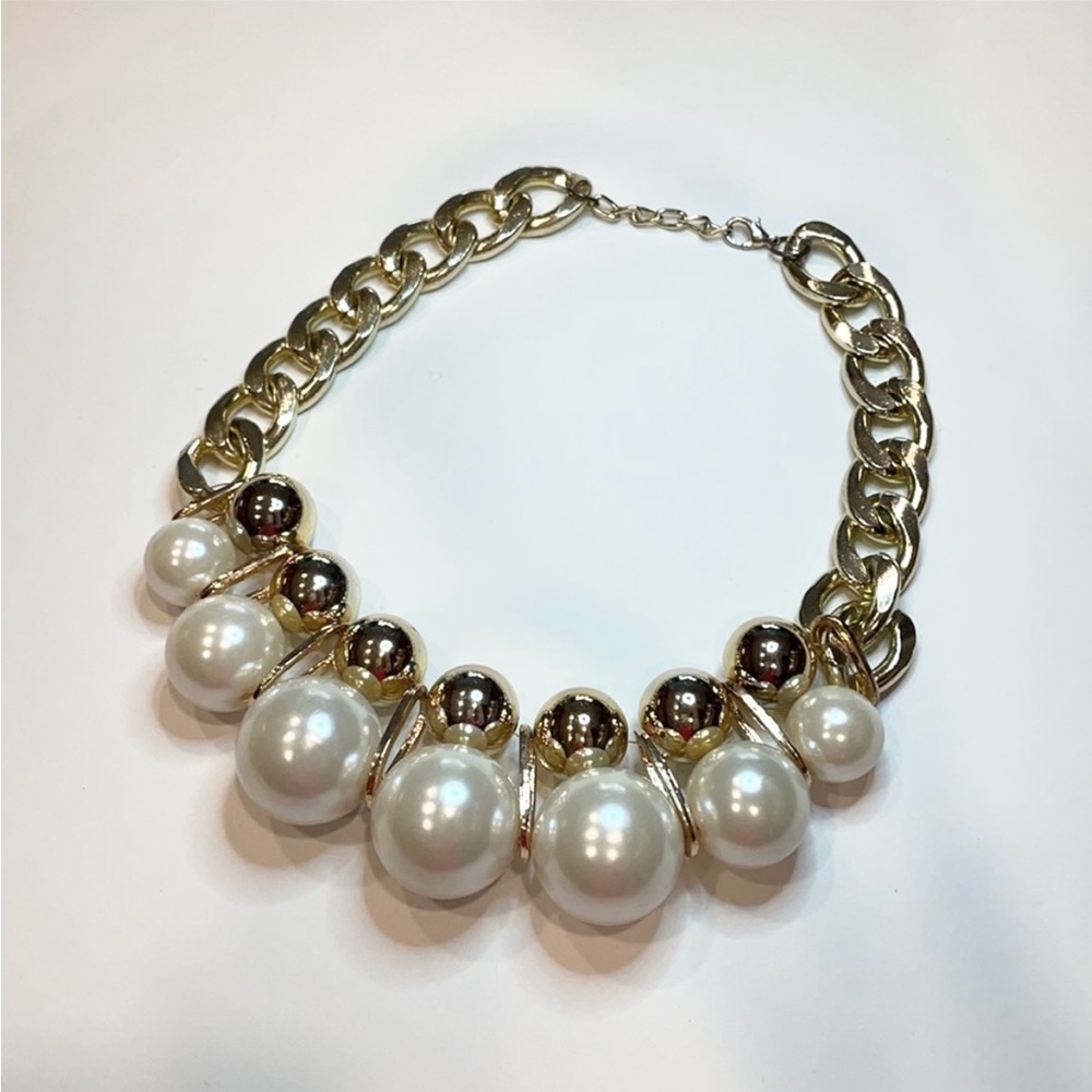 LARGE PEARL NECKLACE